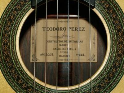  Teodoro Perez  Guitar Soundhole Label